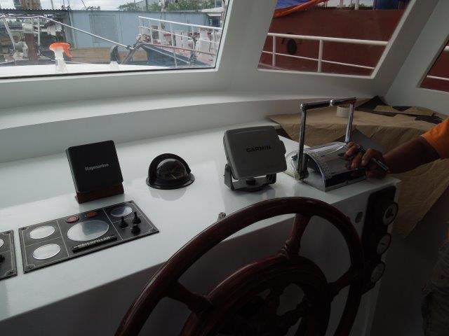 cabin cruiser 47 helm
