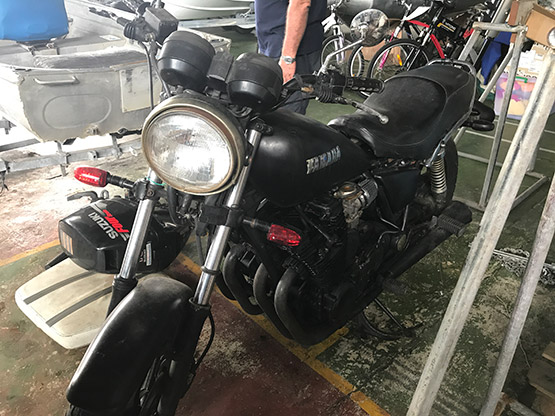 Yamaha XJ650 Motorbike front view