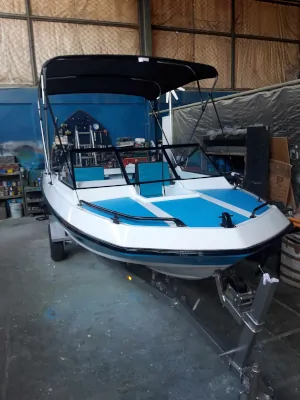 Australian Pride 5M Fibreglass Speedboat For Sale with trailer